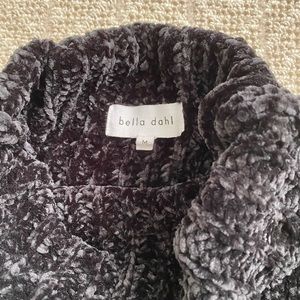 Women’s medium gray Bella Dahl sweater